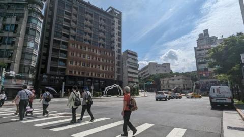 交通論壇社論: 道路新制上路 建立開車「心」運動