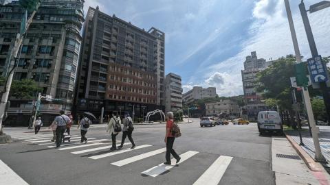 113年交通安全月「路口安全」徵文比賽【第二名】:慢行，為了那份未曾失落的安寧