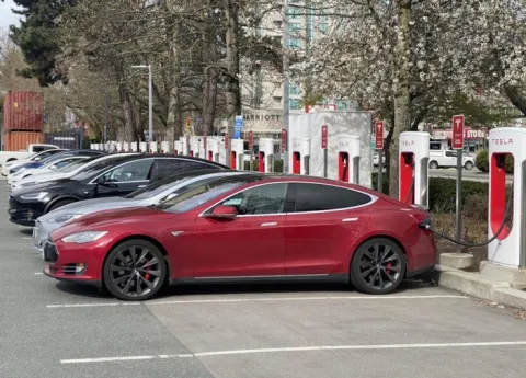 交通論壇社論 : 推動電動車，我們準備好了嗎？
