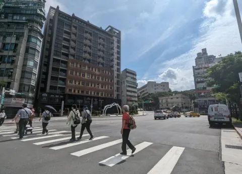 交通論壇社論: 道路新制上路 建立開車「心」運動
