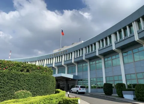 交通論壇社論: 台灣航空業的悲歌