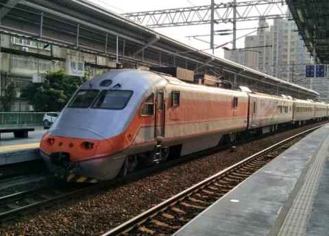 交通論壇社論: 整體規劃軌道運輸系統
