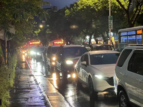 交通論壇社論: 民眾拍照檢舉 應導入正軌