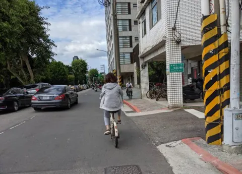 110年交通安全月【路口安全徵文活動】第一名 : 腳踏車行不行